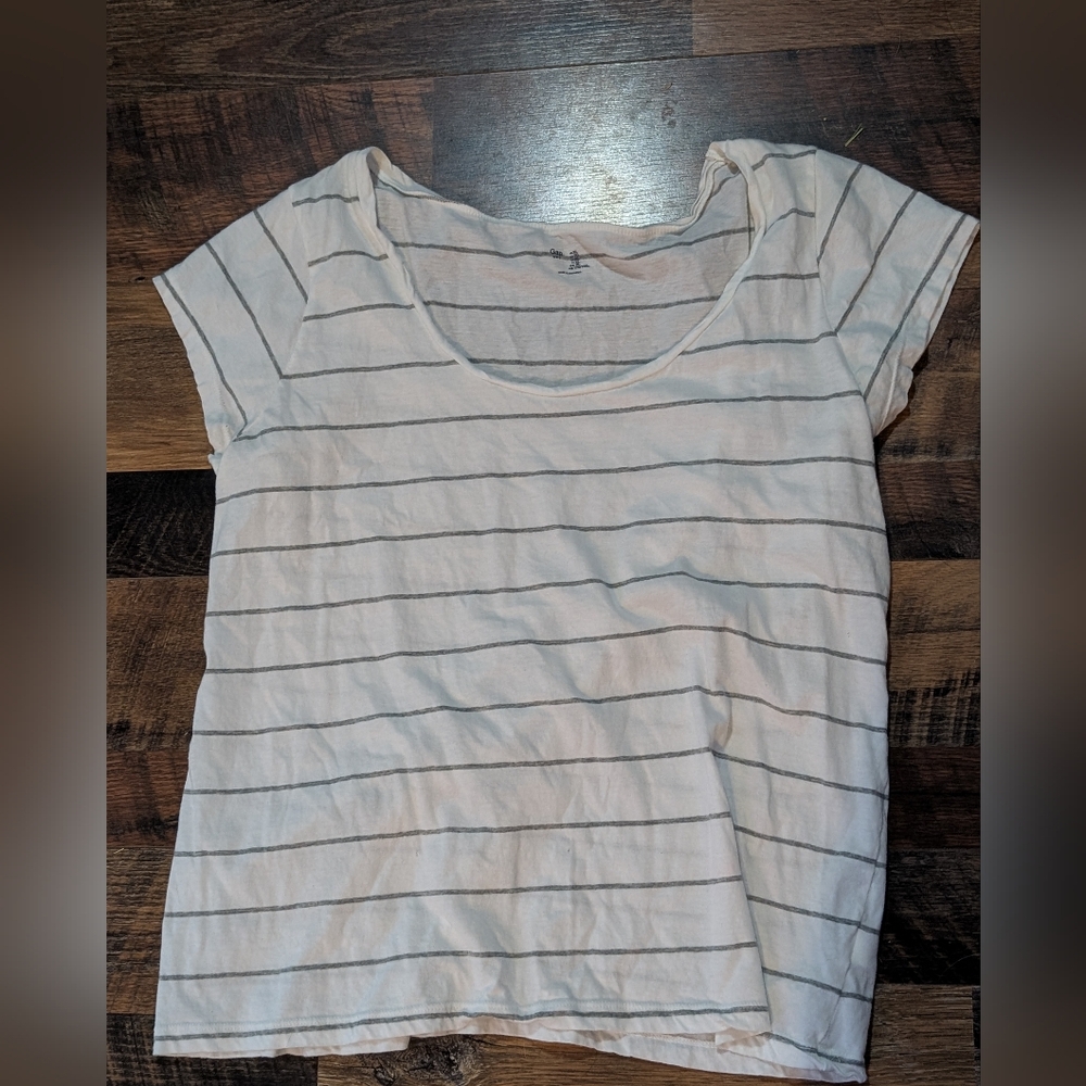 GAP White and Gray Striped Short Sleeve Tee